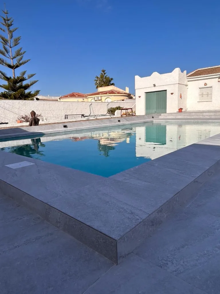 Pool and terrace, 10×5 m in La Siesta
