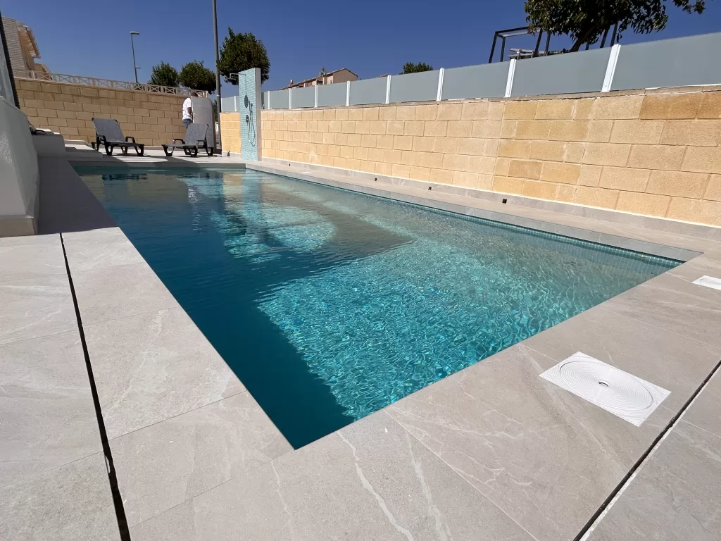 Concrete pool, 8×4 m in Sierra Golf