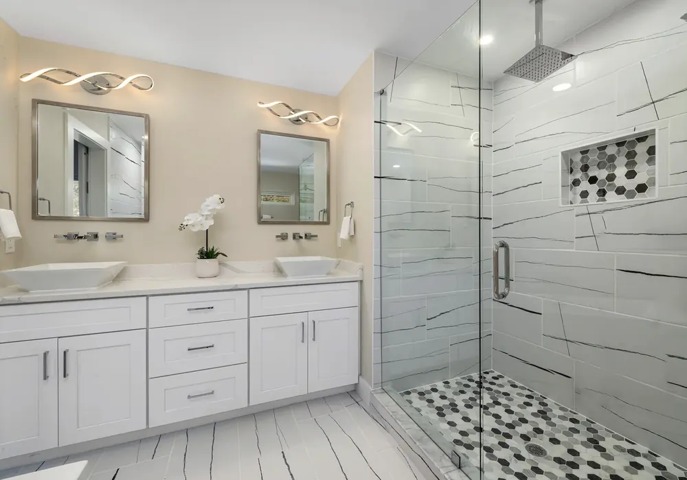Compact bathroom, full refit in Costa Blanca